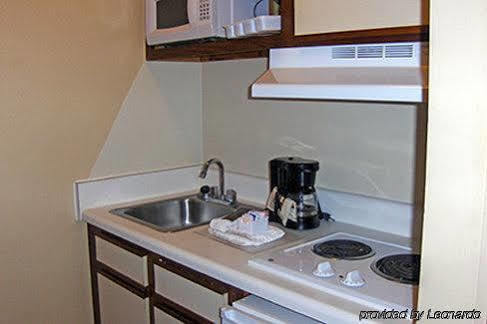 Hometowne By Red Roof Atlanta - Motel 2*